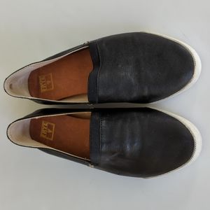 Frye Melanie flat shoes